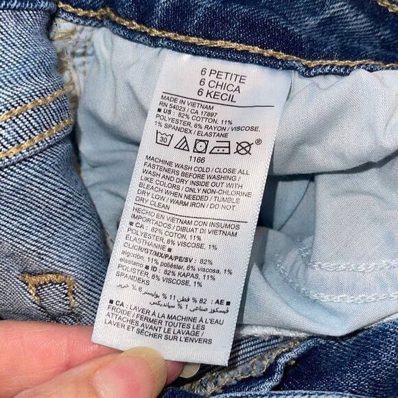 Old Navy Mid-Rise Rockstar Super-Skinny Cut-Off Ankle Jeans Size 6 Petite - Picture 10 of 13